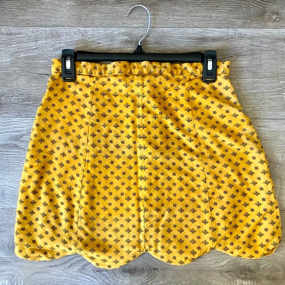 Cooperative Skirt / Urban Outfitters Spring Yellow Skirt (Size 8) - Picture 2 of 7